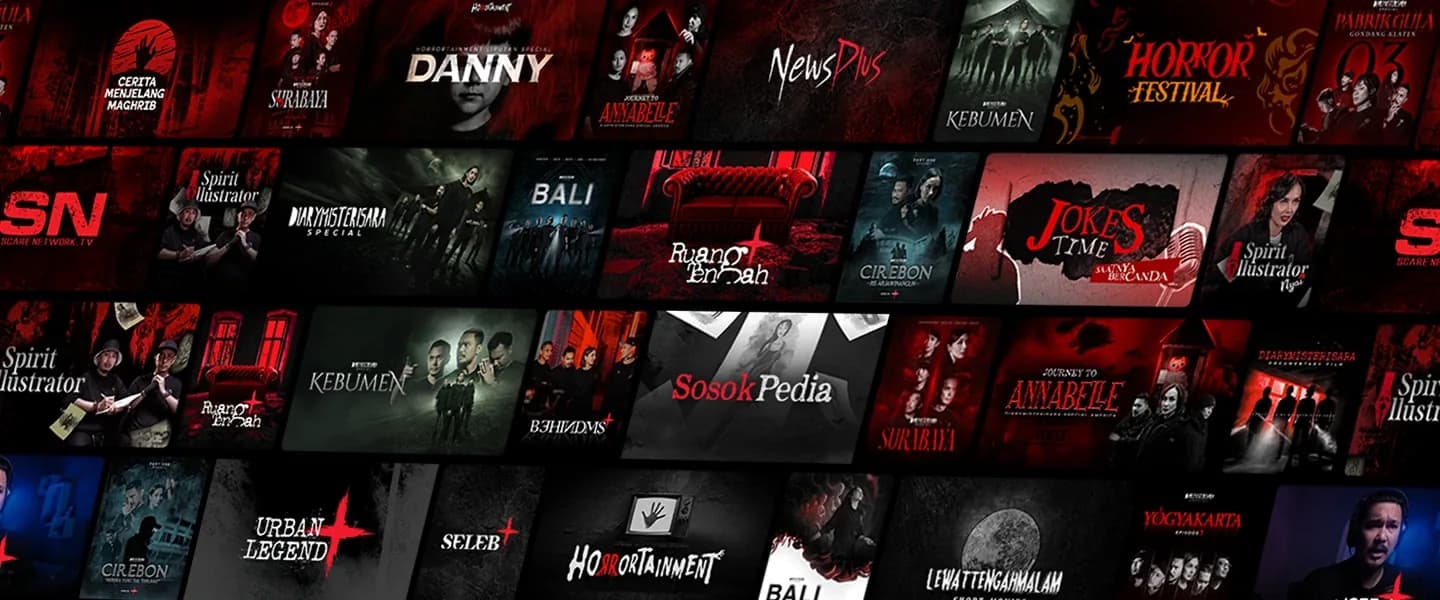 Dinding poster program Horrortainment, di antaranya Ruang Tengah, Journey to Annabelle, SosokPedia, dan Lewat Tengah Malam